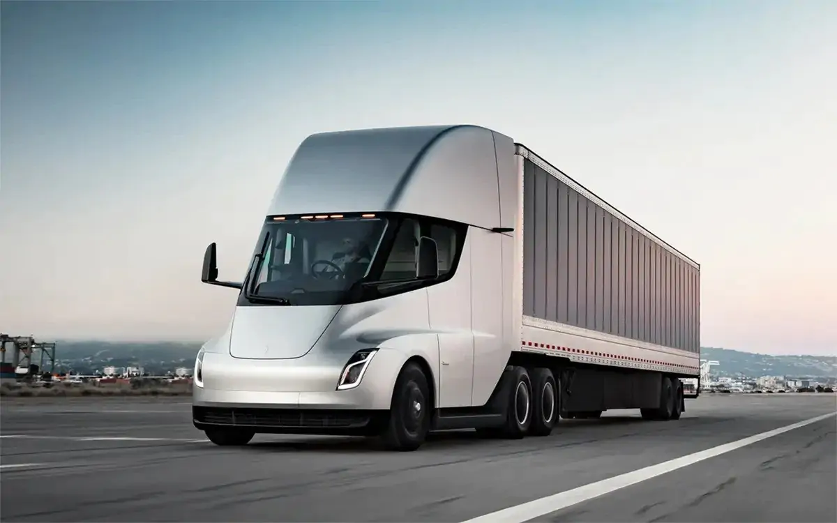 Musk, Tesla Semi ile Üretim Ağını Büyütüyor