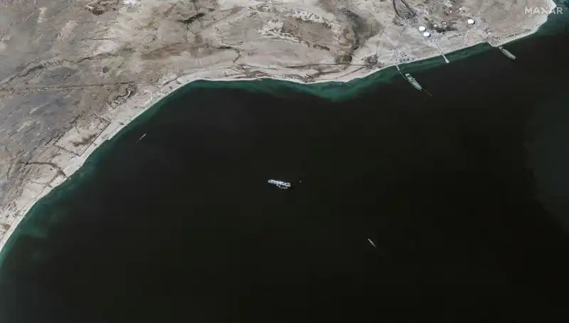 Yunan Gemisine Saldırı: Mürettebatın Hayatı Kıl Payı Kurtuldu!