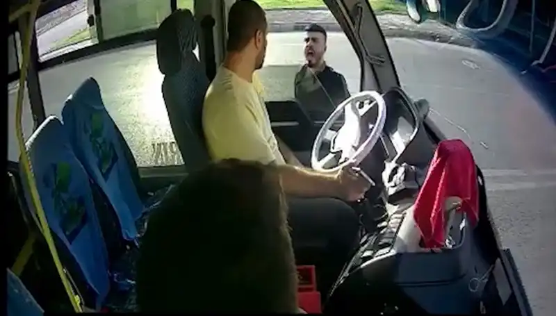 Antalya'da Bıçaklı Saldırı: Otobüs Şoförünü Yaralayan Şahıs Yakalandı