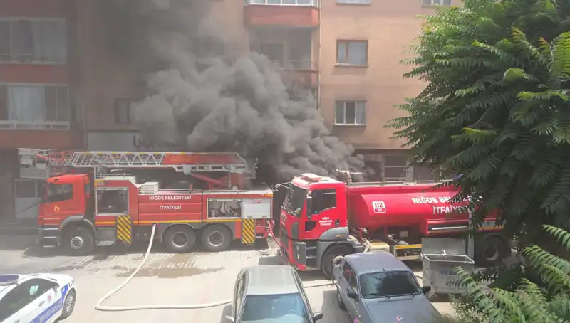 Niğde'de Beyaz Eşya Deposunda Şoke Eden Yangın: Sebebi ve İlk Gelişmeler