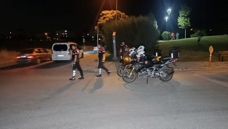 Parkta Kanlı Kavga: 14 Yaşındaki Çocuk Bıçaklandı!