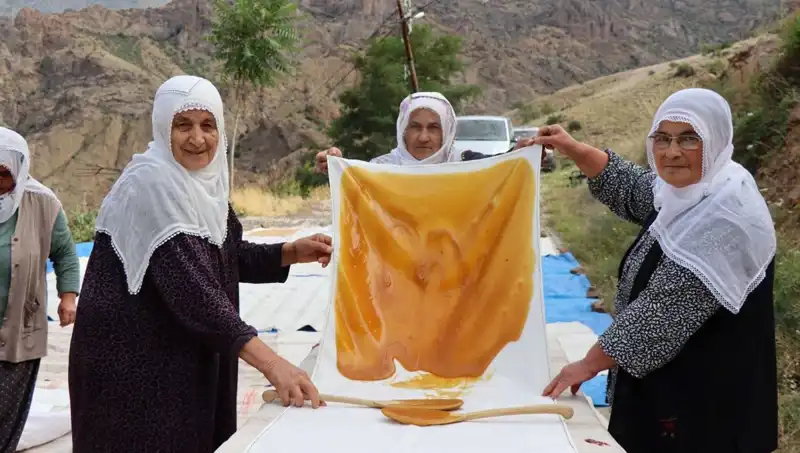 Yaz Aylarında Güneş Altında Kurutulan Sağlıklı Unlu İkramlar