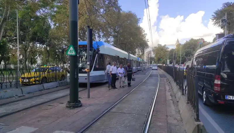 Beyoğlu'nda Tramvay Kazası: Yayaya Çarpan Tramvayın Getirdiği Tartışmalar