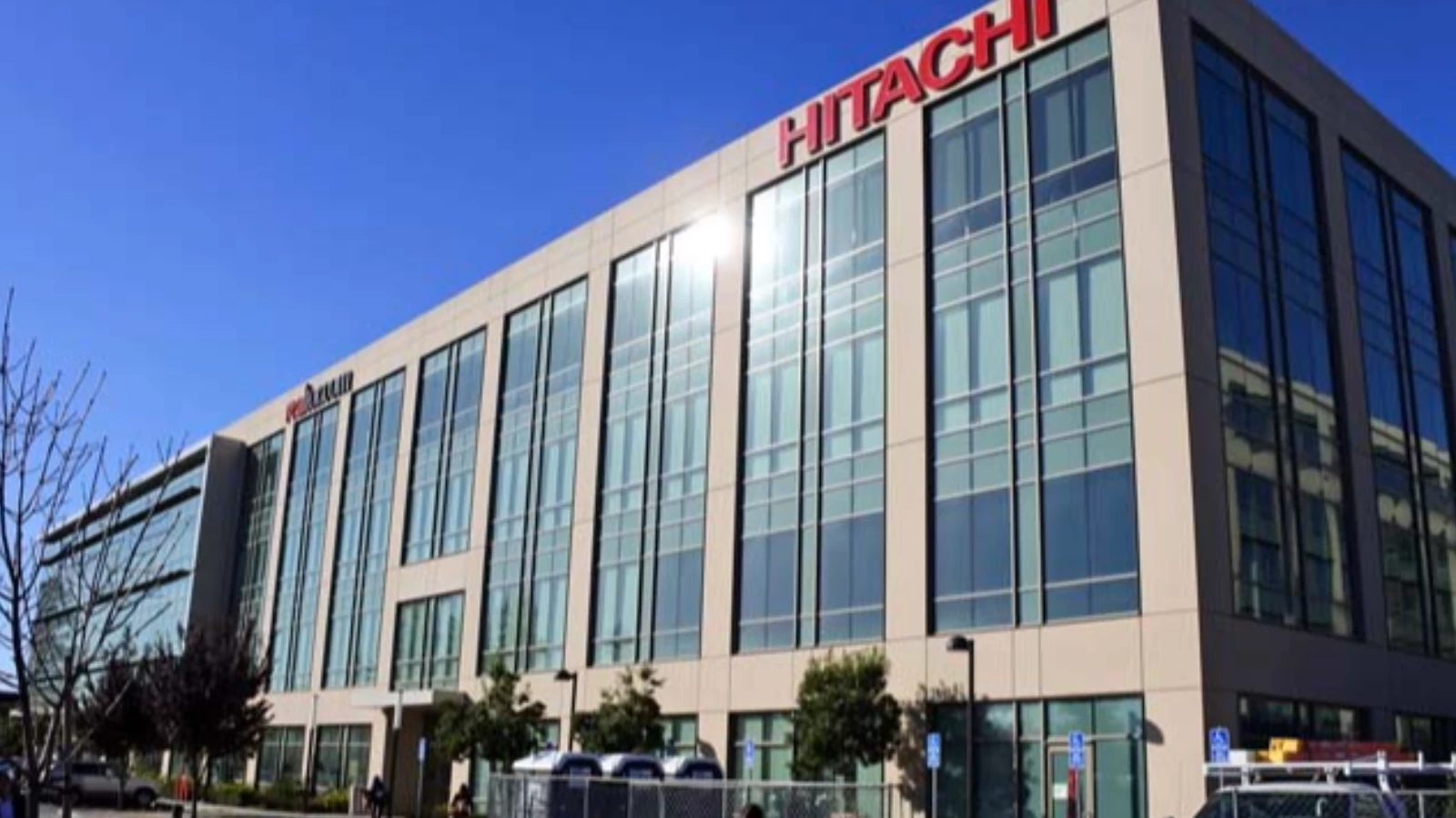 Hitachi’den Dev Satış