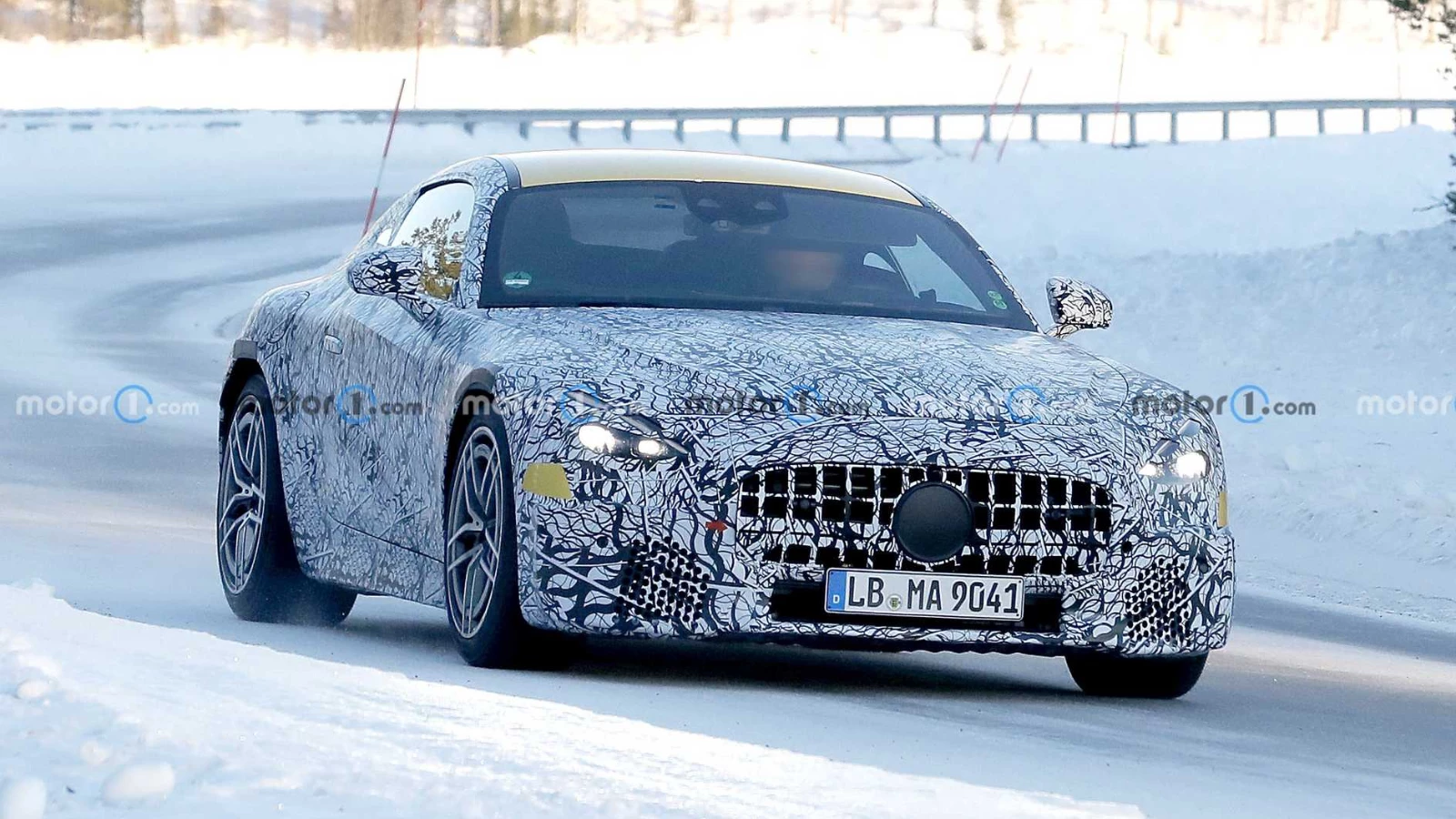 Mercedes-AMG GT Coupe'dan İlk Görüntüler