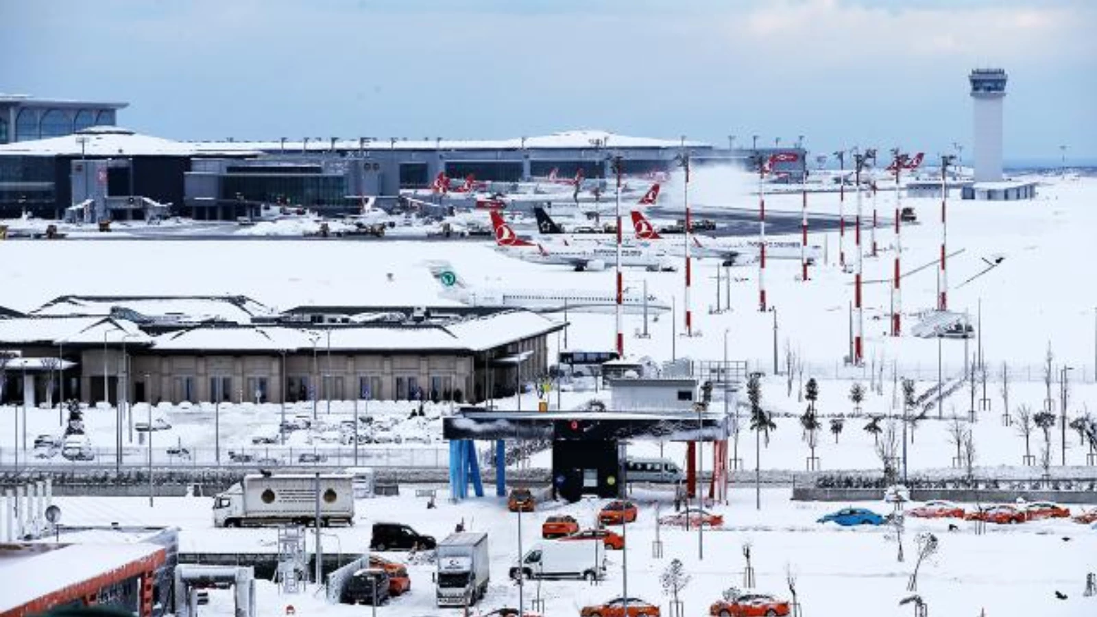 THY İstanbul Havalimanındaki Uçuşları Geceye Kadar Durdurdu