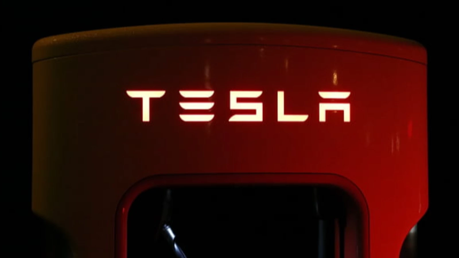 Tesla Yeni Modelleri Durdurdu