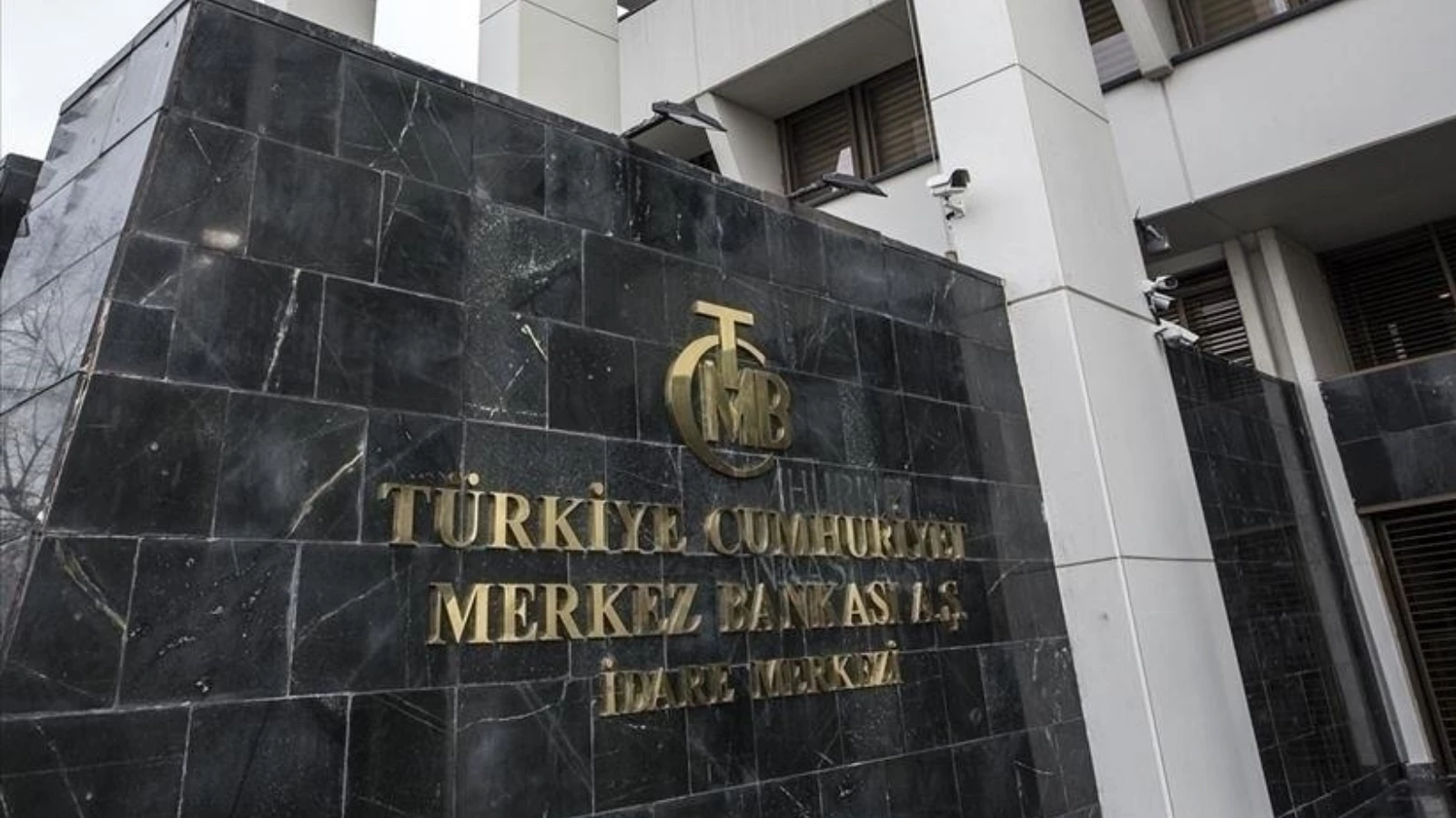 TL'ye Dönüşüm Hesaplarında Faiz Yetkisi Merkez Bankasında