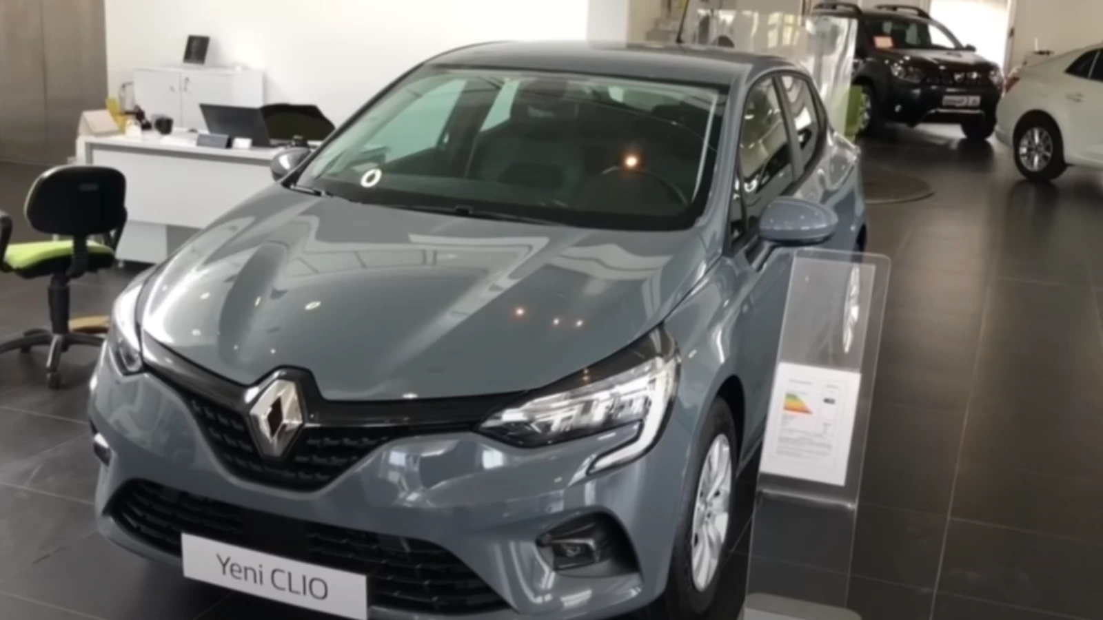 Fiyatlar iniyor 300.000₺ Altı Otomatik Vites Arayanlar | Renault Clio 1.0TCe X-Tronic Joy