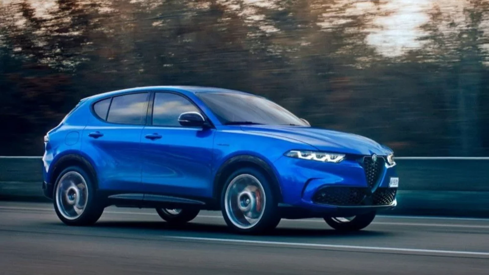 Alfa Romeo'da yeni dönem: İlk elektrik destekli model tanıtıldı