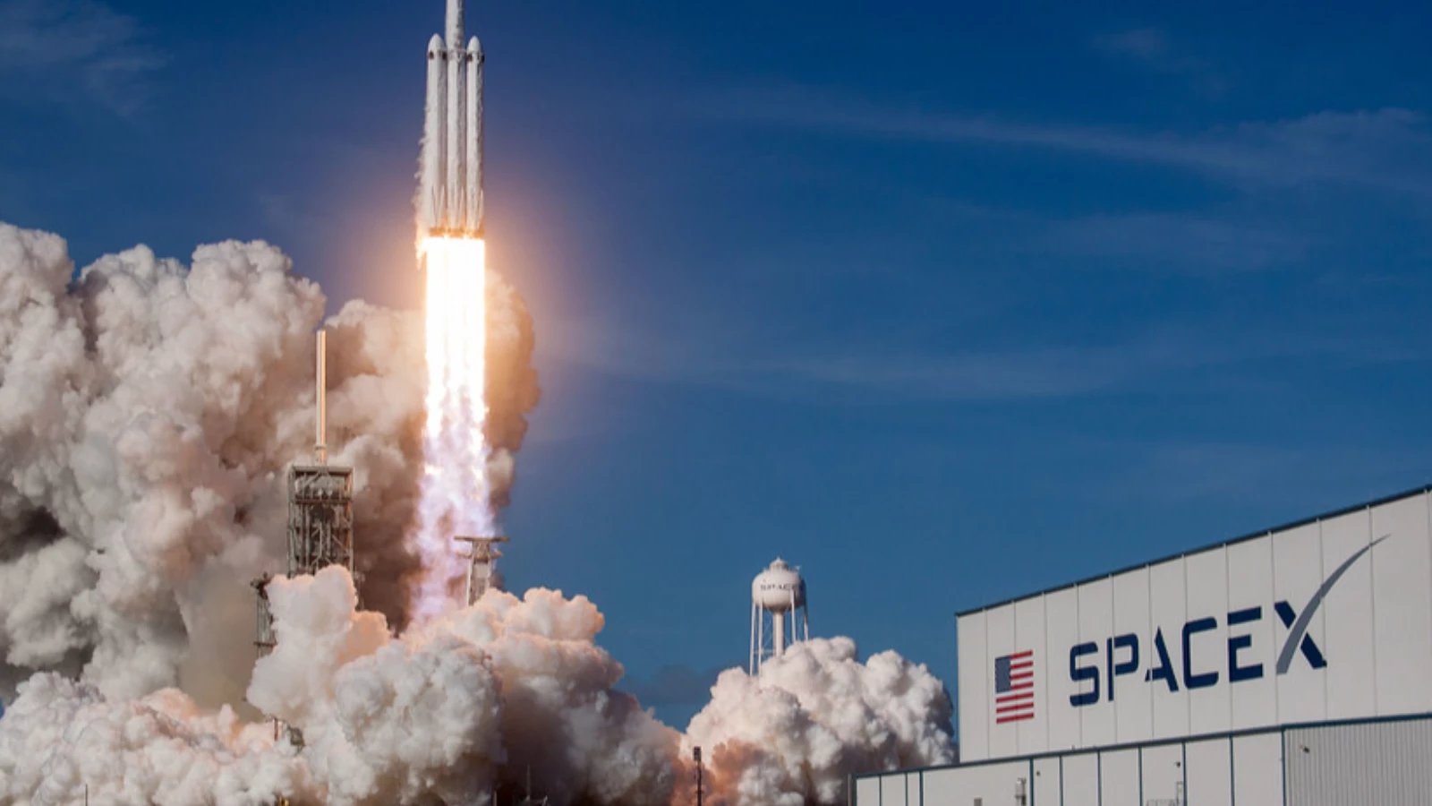 SpaceX'in uzaya gönderdiği uydular çakıldı