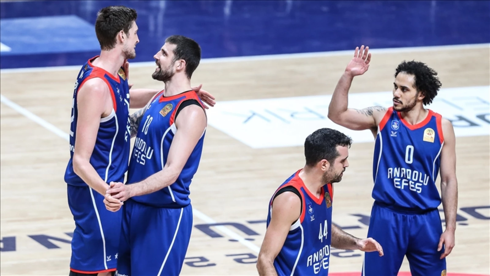 Anadolu Efes Türkiye Kupası'nın şampiyonu oldu