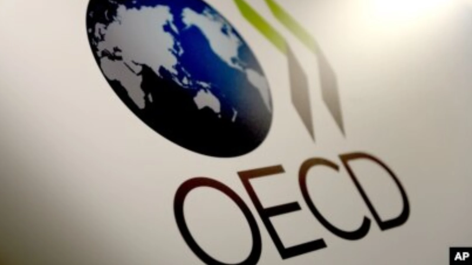 OECD ekonomisi 2021'de yüzde 4,9 büyüdü