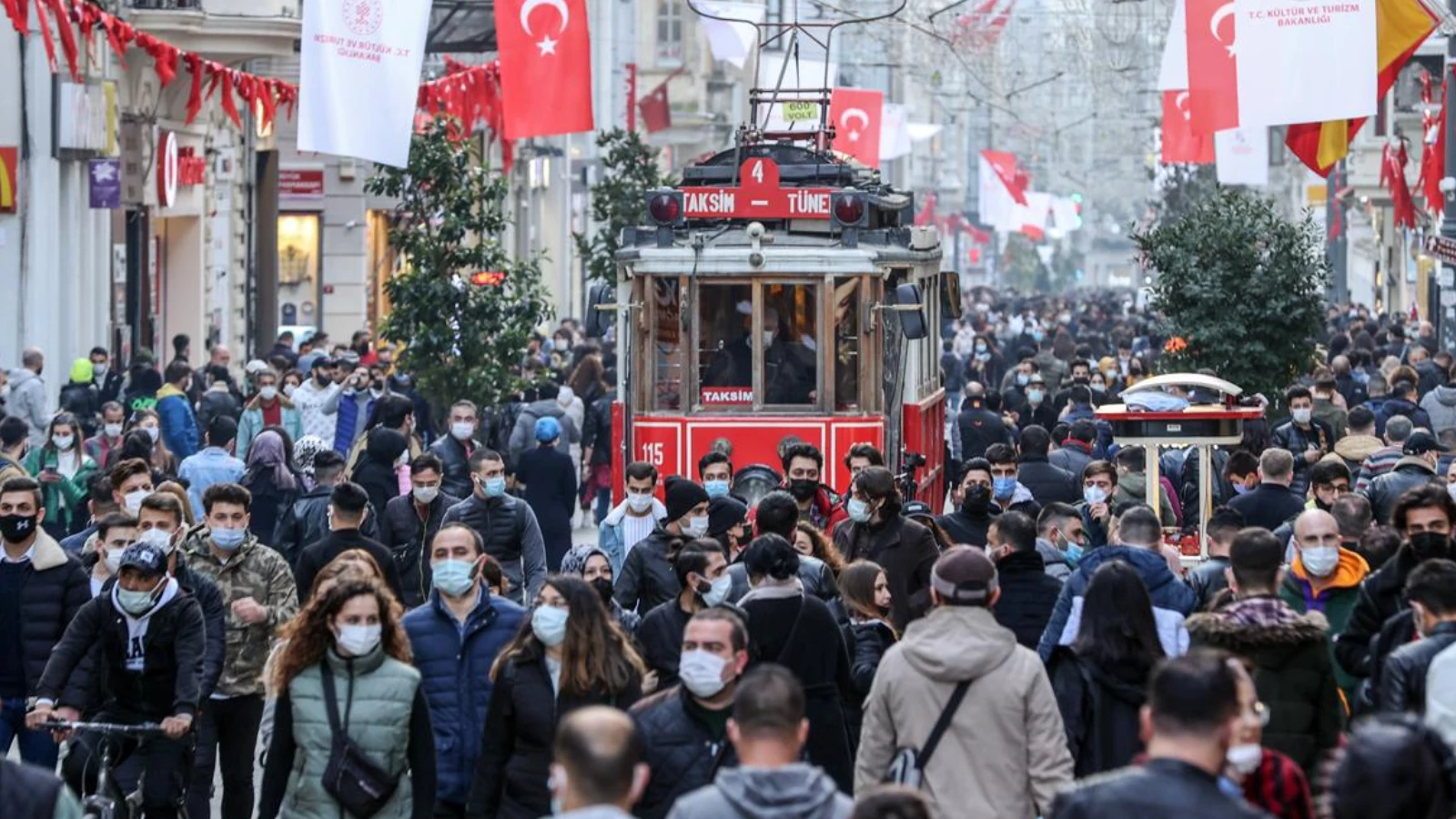 Türkiye'de koronavirüs vakaları yüksek seyrini koruyor!