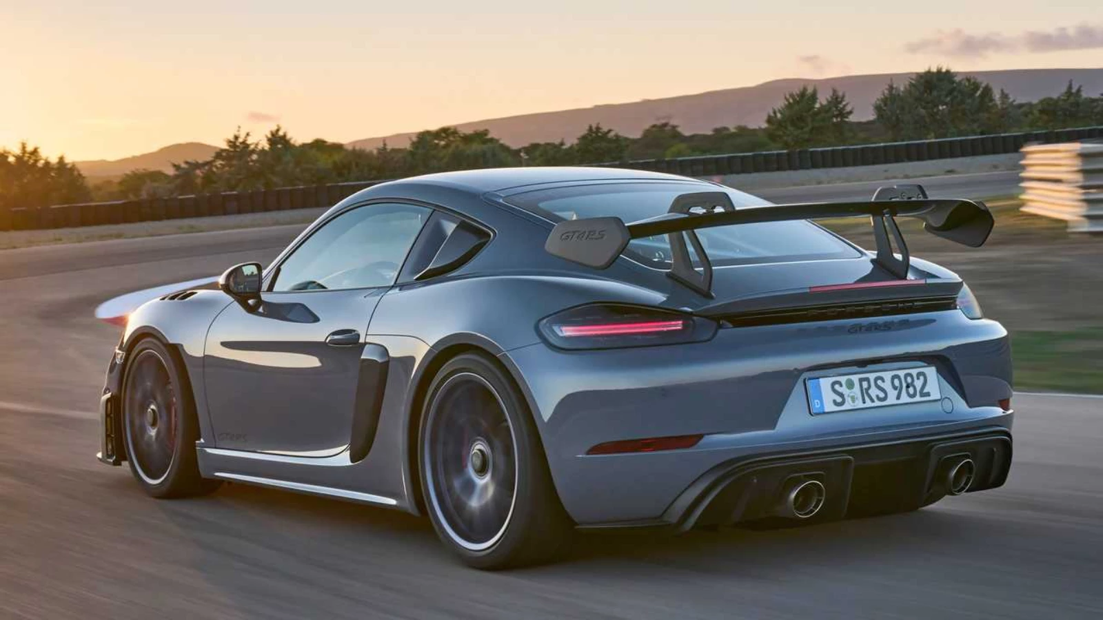 Arctic Grey Porsche GT4 RS Egzoz Sesi