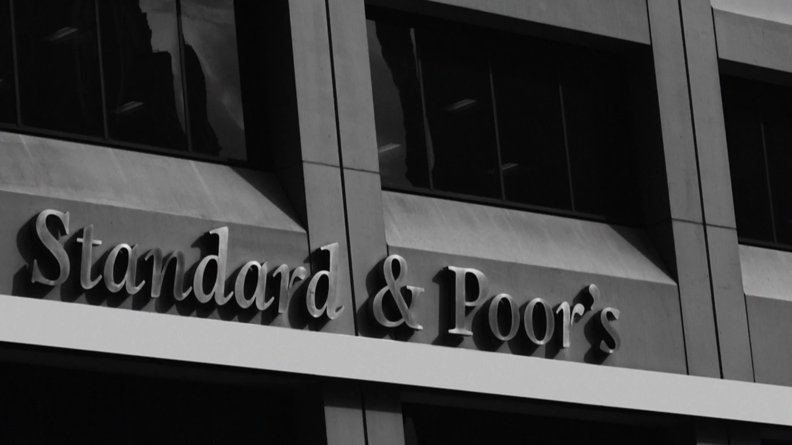 S&P Rusya'nın Kredi Notunu Düşürdü