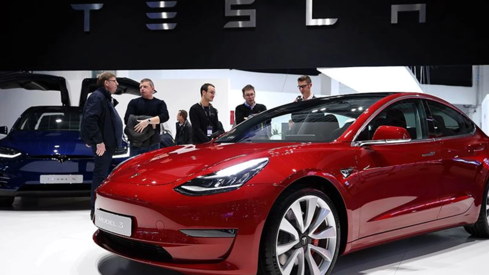 Tesla'nın tüm araçlarına zam geldi