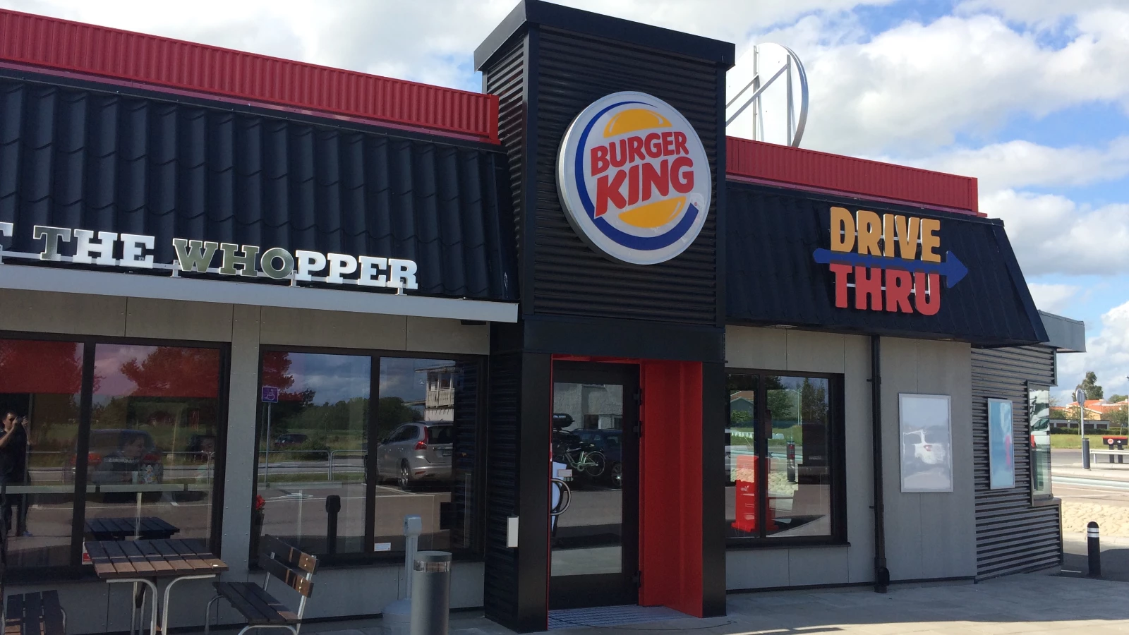 Burger King'den şaşırtan Rusya kararı: Restoranlarını "kapatamıyor"