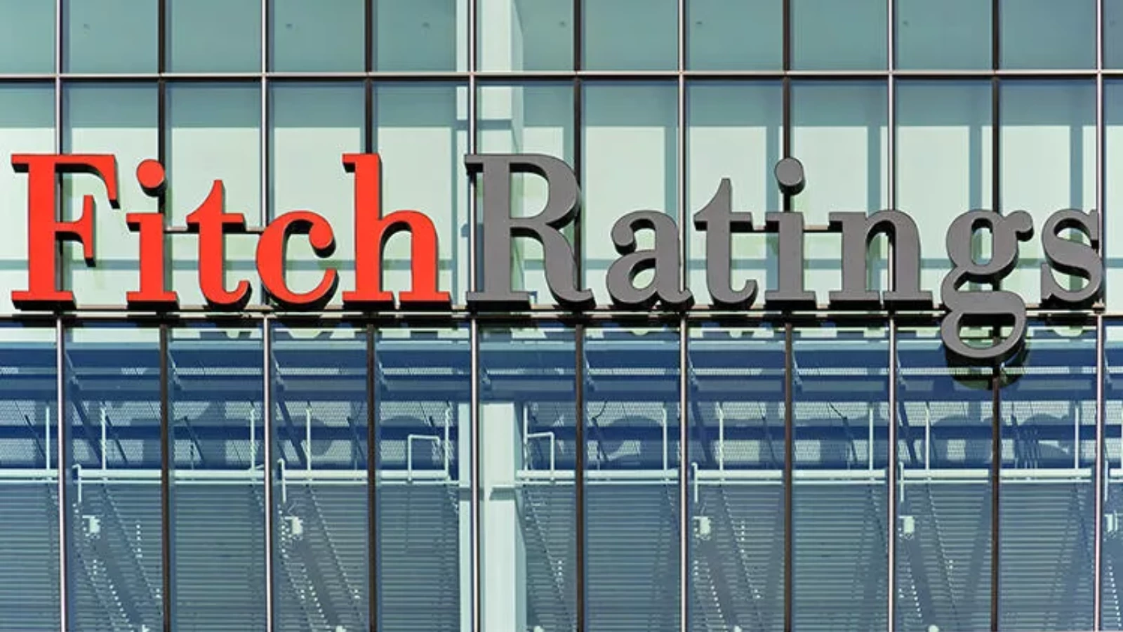 Fitch Ratings, küresel büyüme beklentisini yüzde 4,2'den yüzde 3,5'e düşürdü