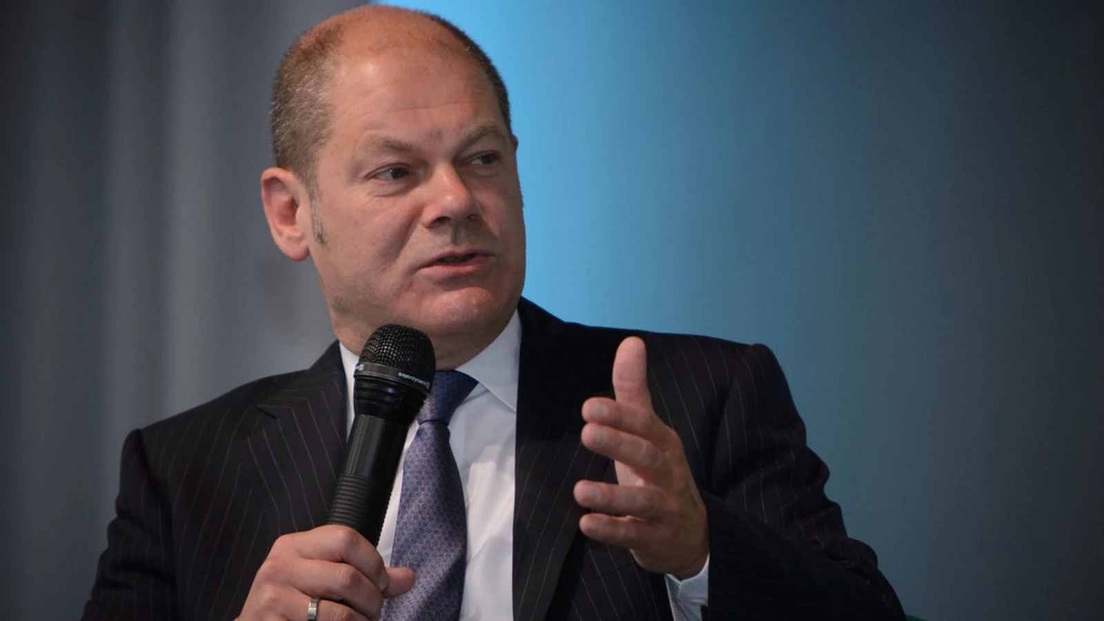 Scholz: Avrupa Rus enerjisine bağımlılığını bir günde bitiremez