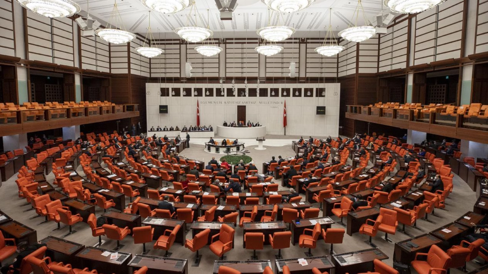 Seçim Kanunu teklifi Anayasa Komisyonu'ndan geçti