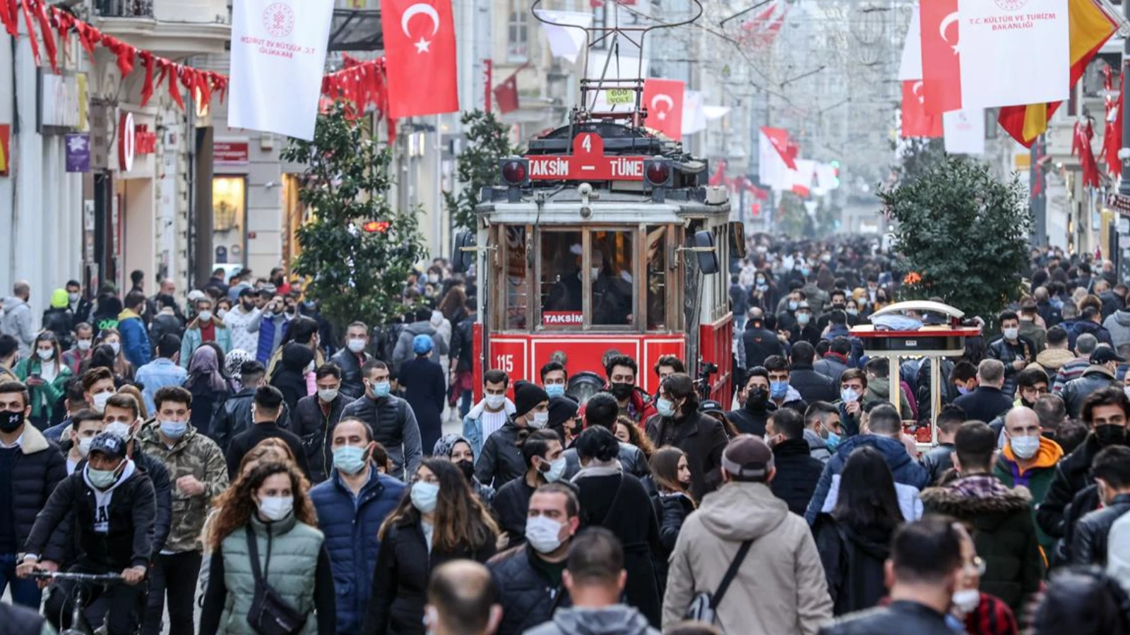 Türkiye'de günlük vaka sayılarında düşüş devam ediyor