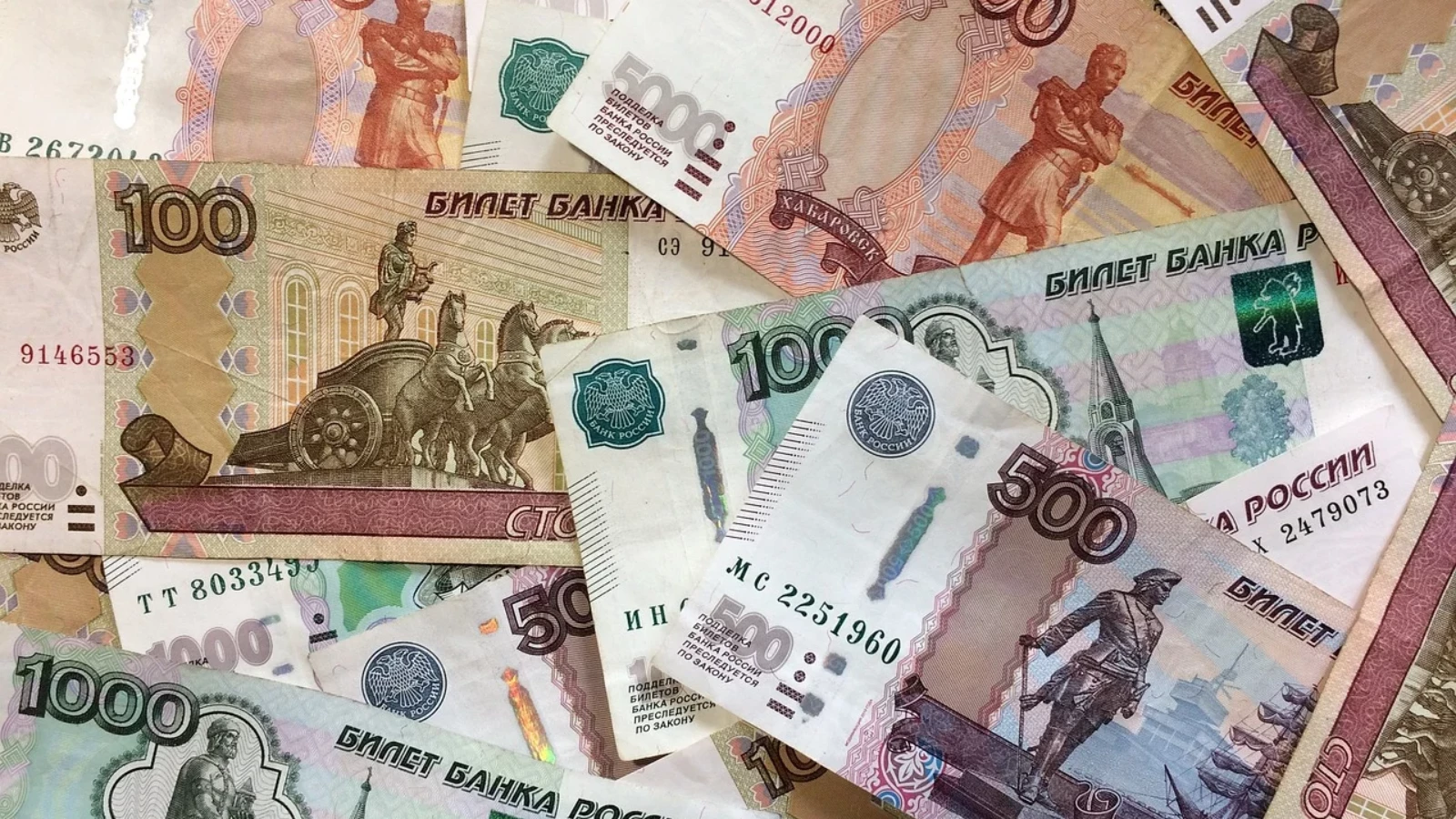 Ruble, Kayıplarını Geri Kazanarak Toparlanıyor