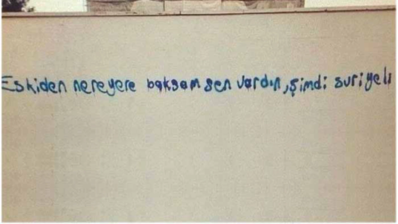 Herkesten bir şey; Duvar Yazıları