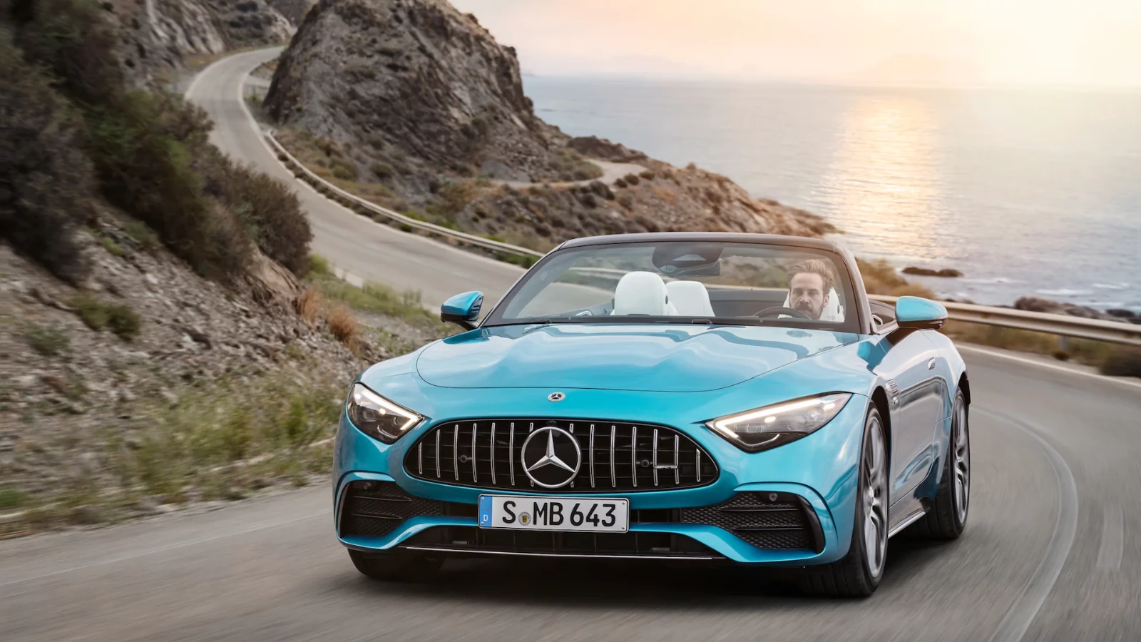 2023 Mercedes AMG SL43 İç ve Dış Detayları