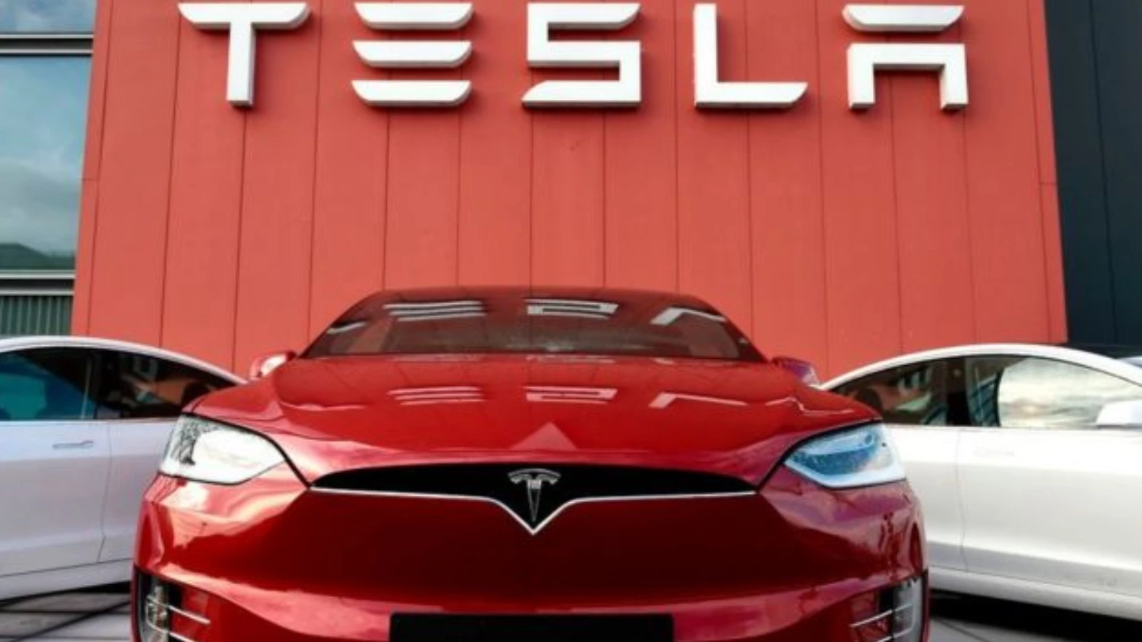 Tesla, Çin'de satılan araçları geri çağırıyor