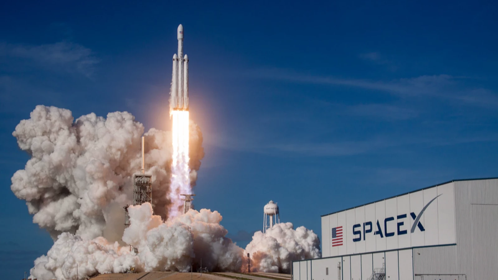 SpaceX, 165 Milyon Dolara Uzaya 3 Kişi Yolladı