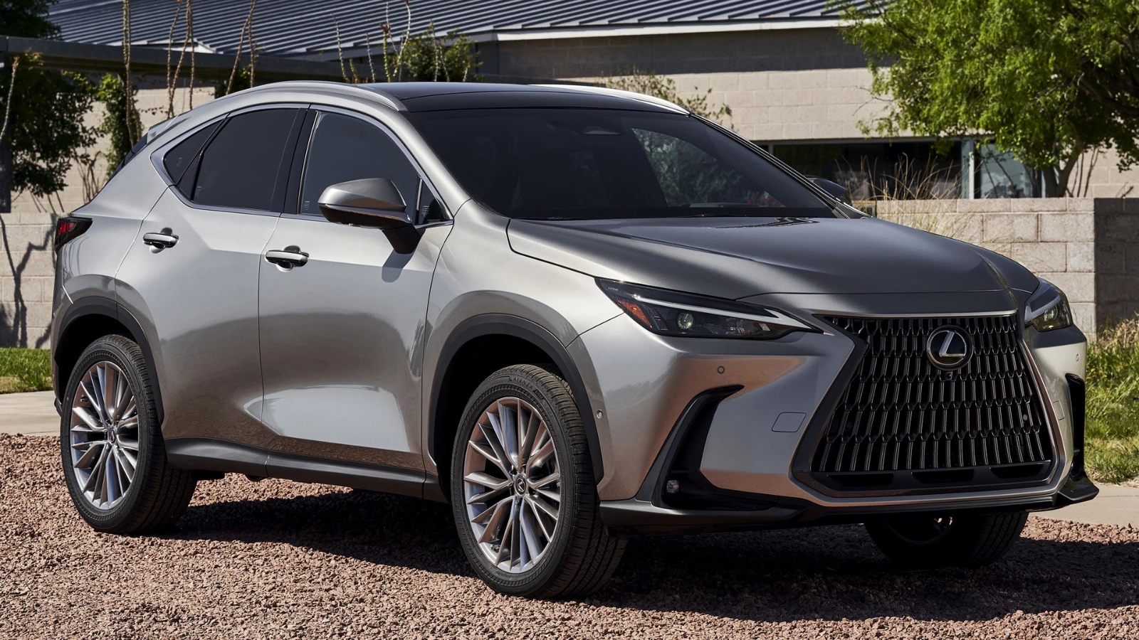 Lexus NX Premium Segmentte Hibrit Keyfi | İlk Sürüş