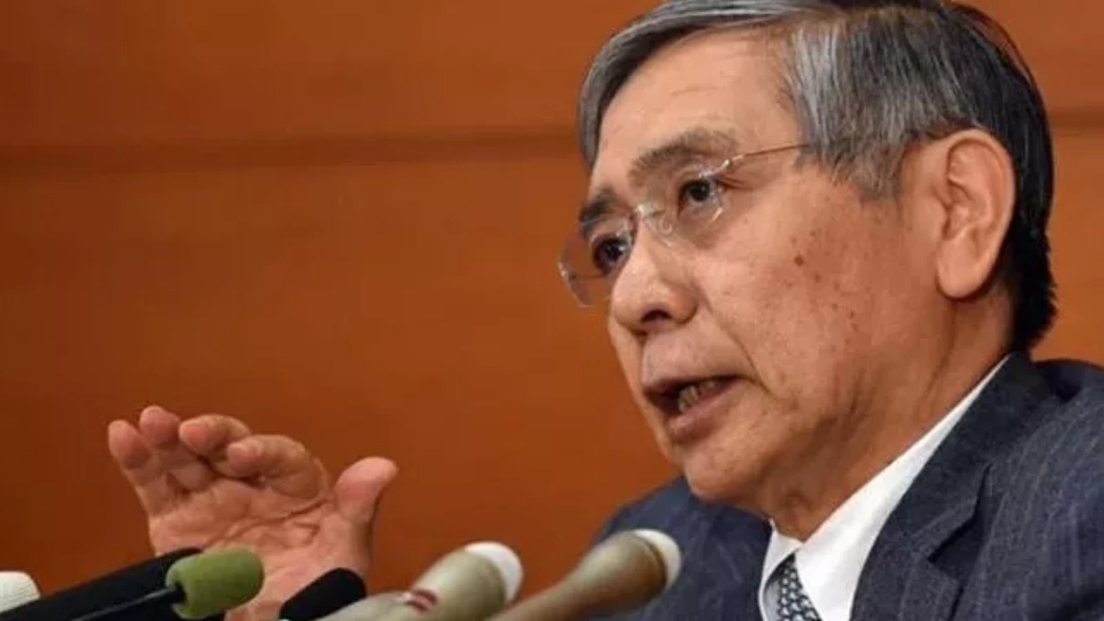 Kuroda: Yendeki son hareketler işletmelere zarar verebilir