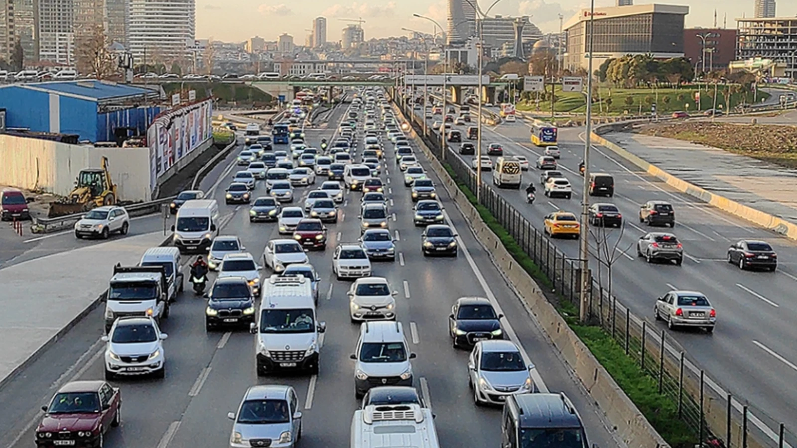 Benzin ve Motorine Bayram Öncesi Zam