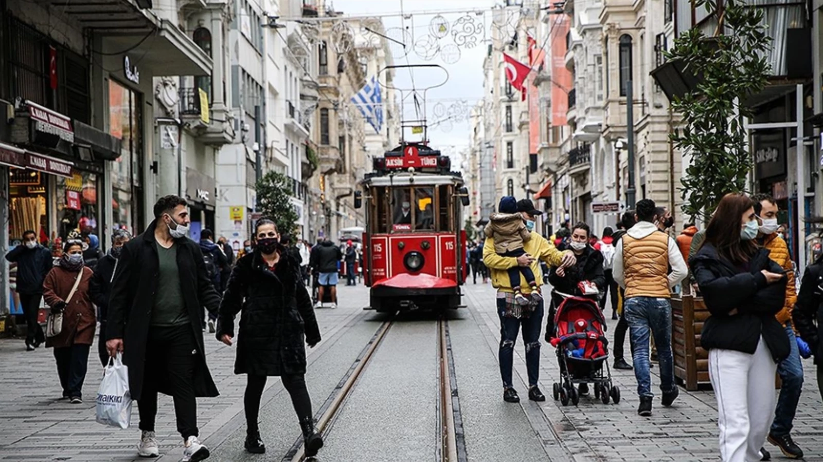 Türkiye'de vaka sayılarında düşüş sürüyor