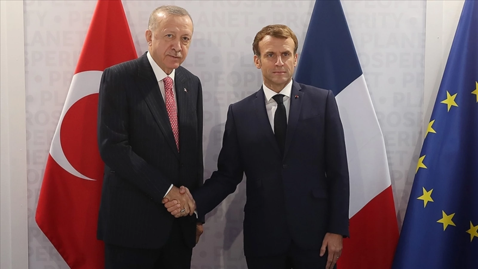 Erdoğan, Macron'u tebrik etti