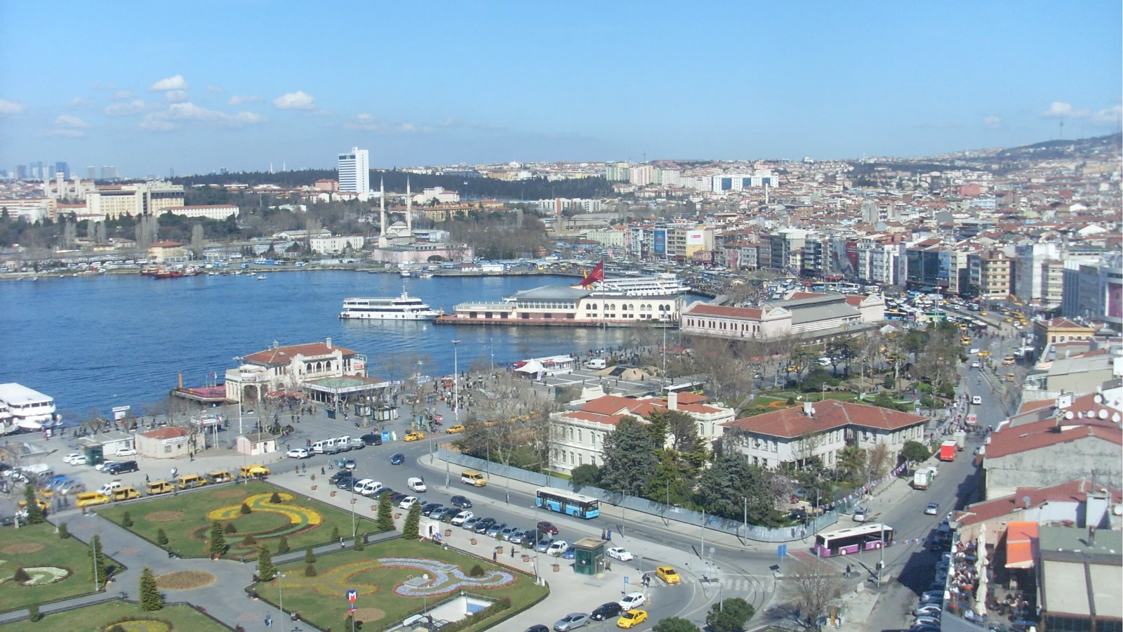 Kadıköy'de iki motosikleti kundakladığı iddia edilen şüpheli yakalandı