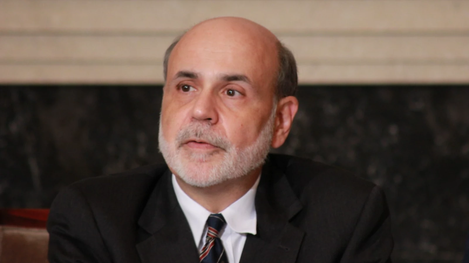 Bernanke, Fed'e stagflasyon uyarısında bulundu!