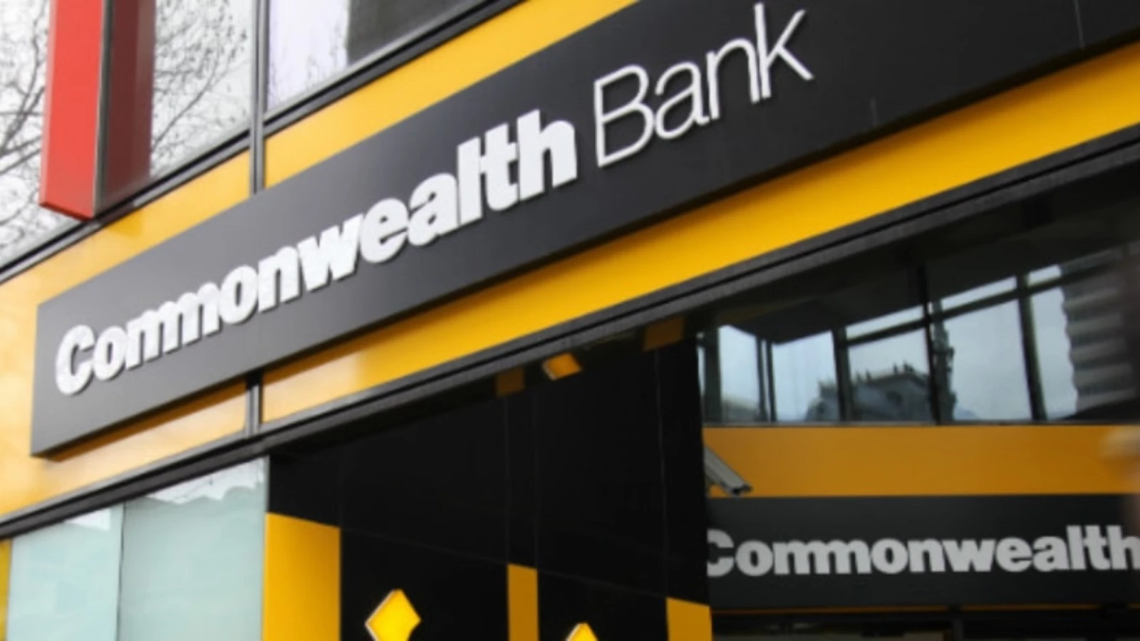 Commonwealth Bank, düzenleyiciler tereddüt ettikçe kripto ticareti denemesini buza koyuyor