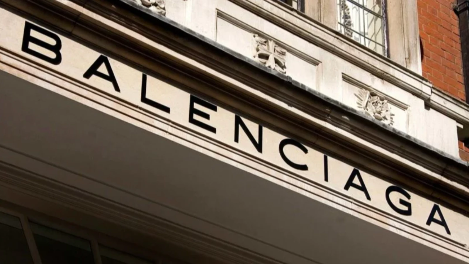 Balenciaga BTC ve ETH ödemelerini kabul ediyor