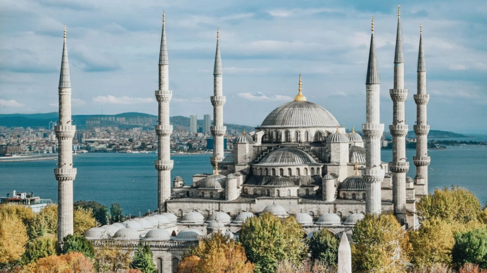 Osmanlı Mimarisinin İlk 6 Minareli Camisi: Sultanahmet