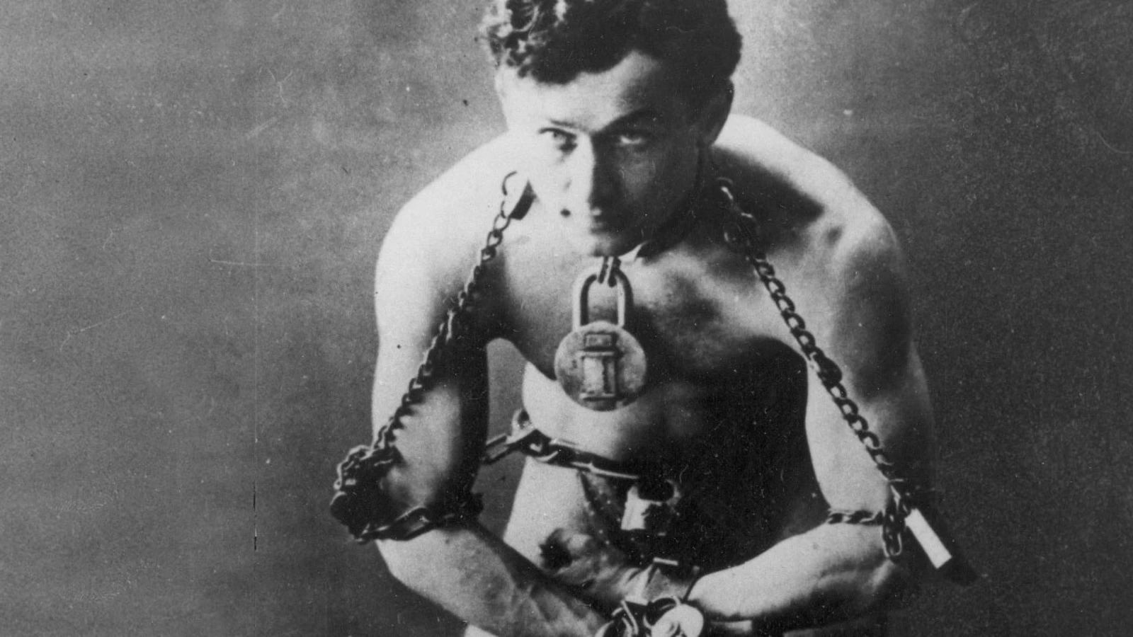 Dünyanın Gelmiş Geçmiş En Büyük Sihirbazı: Harry Houdini