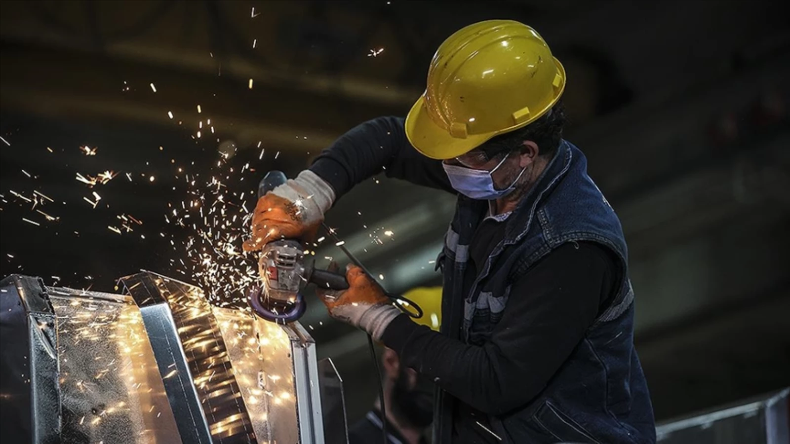 Sanayi üretimi yıllık yüzde 10'un üzerinde arttı