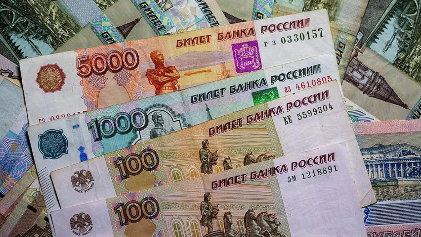 Rus bürokrattan "Ruble aşırı değerli" çıkışı