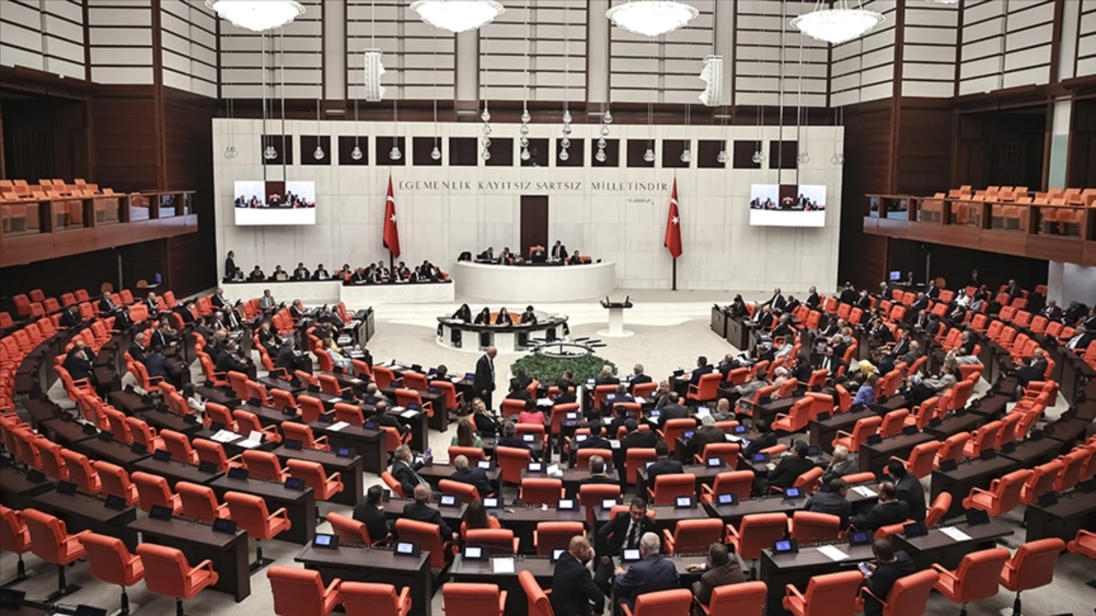 Altı muhalefet partisinin genel başkanı bir araya geldi