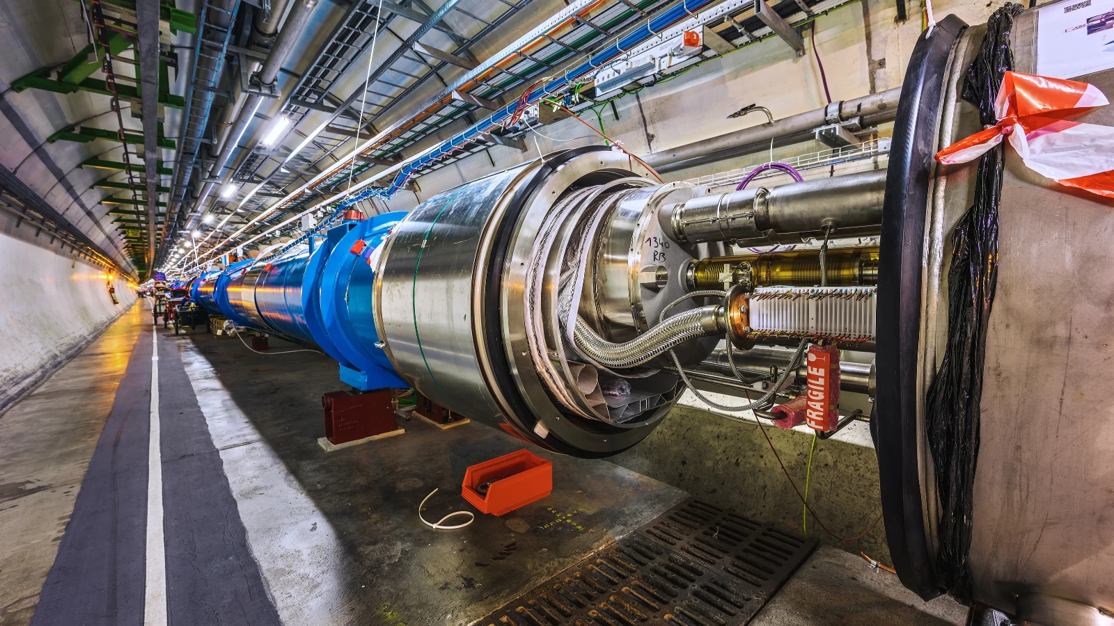 CERN'in Büyük Hadron Çarpıştırıcısı (LHC) ile Yeni Parçacıkların Keşfi Yapıldı