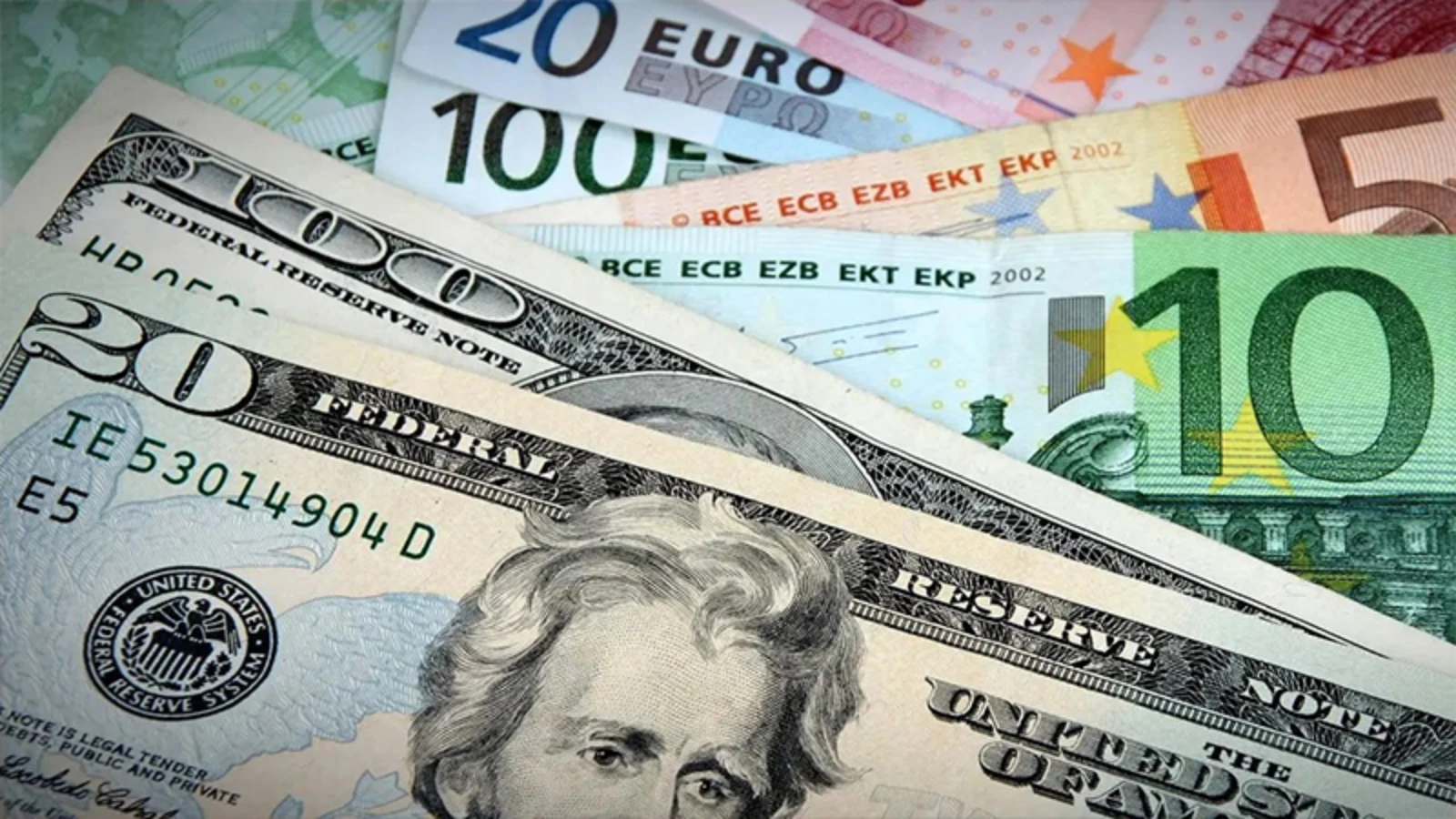 Euro, Dolar Karşısında Kan Kaybetmeye Devam Ediyor!