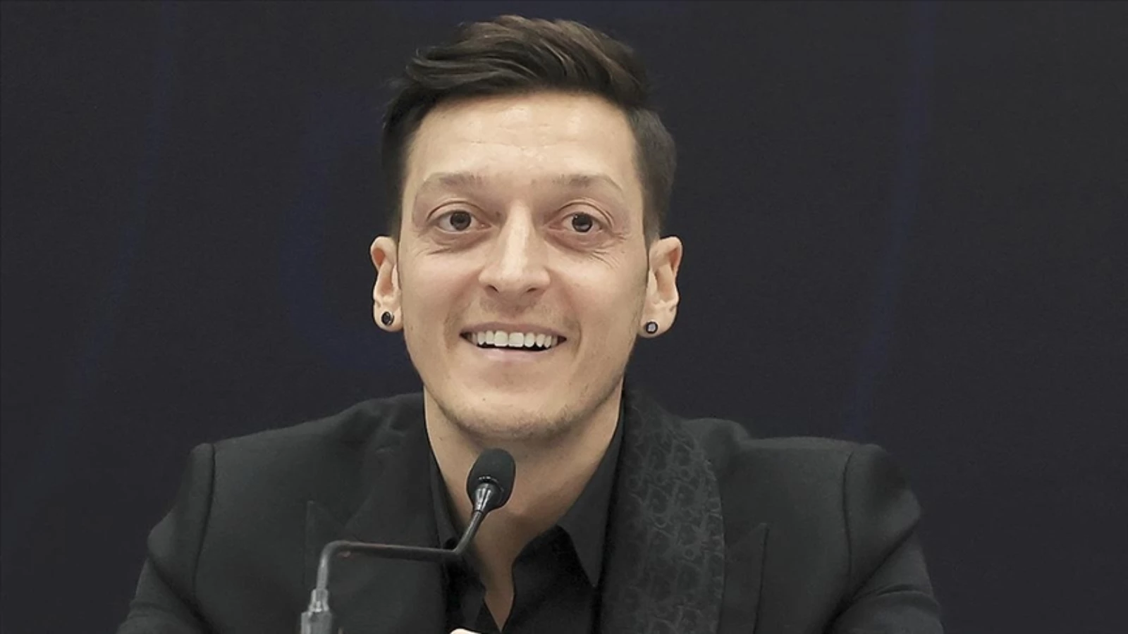 Mesut Özil Medipol Başakşehir'de