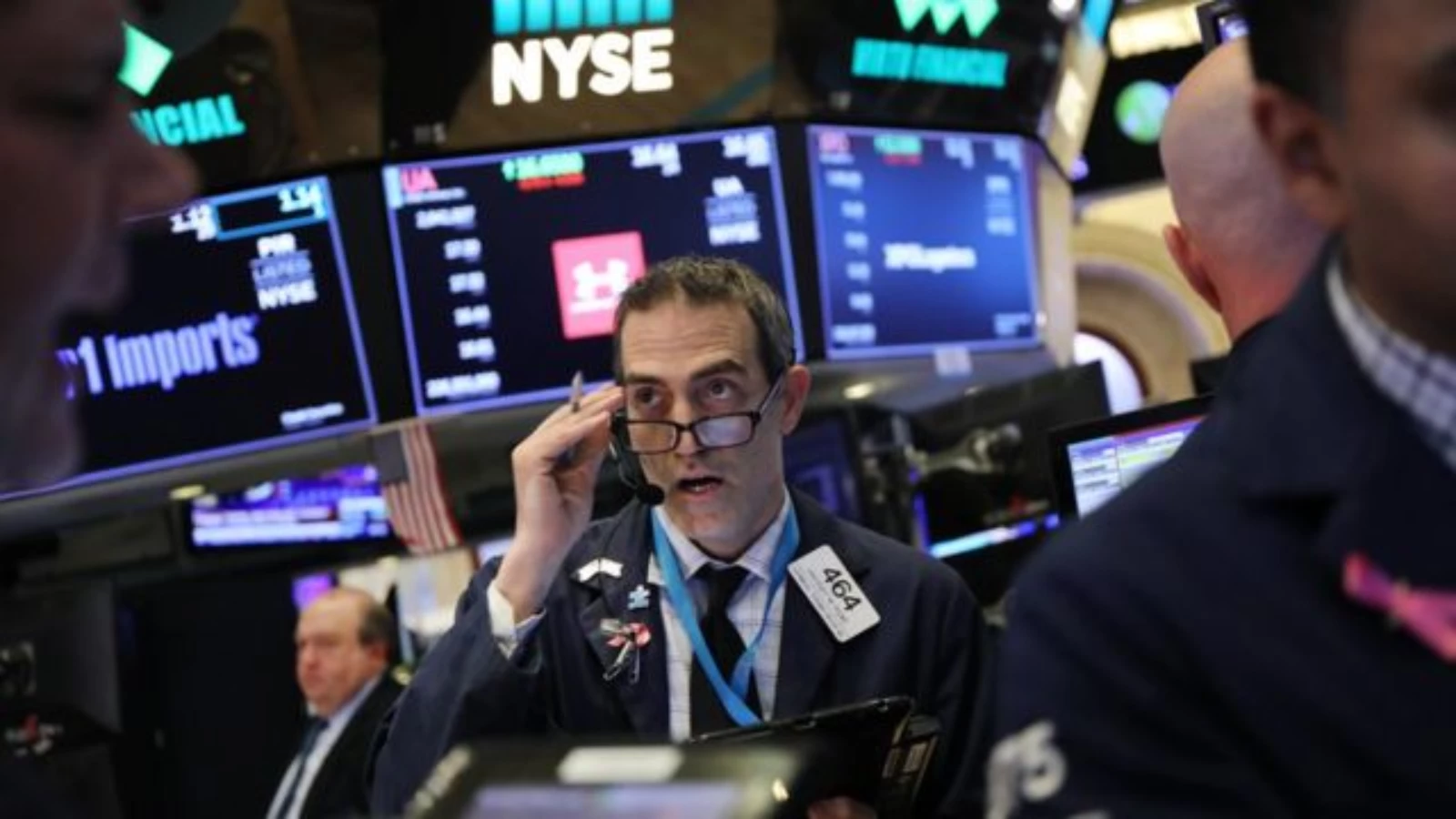 Nasdaq Yükselişle, Dow Jones ve S&P 500 endeksi düşüşle açıldı