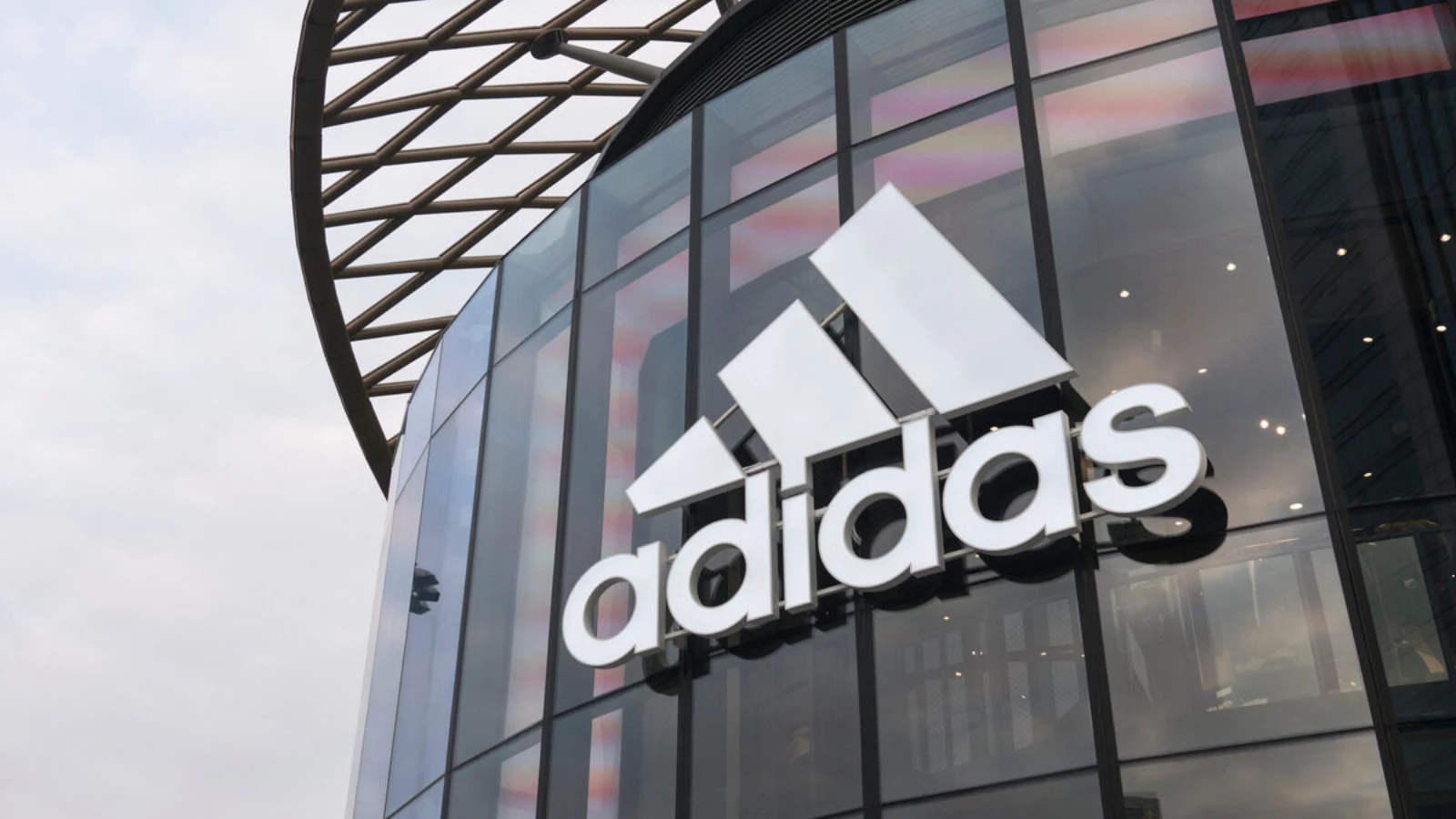 Adidas'ın İkinci Çeyrek kârında Dikkat Çeken Azalma